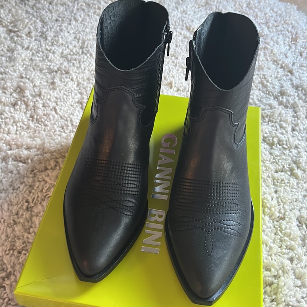 Gianni Bini Brycintwo Ankle Boot - Picture 2 of 5